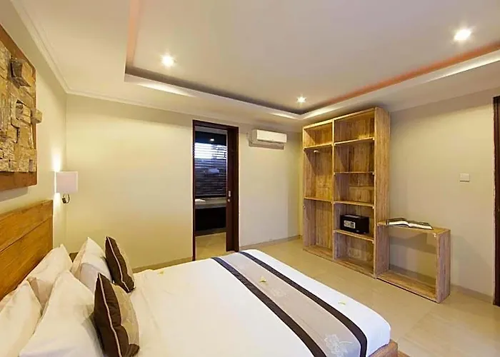 Cozy 3 Bedroom Private Pool Seminyak Rev33 Villa Petitenget (Seminyak)