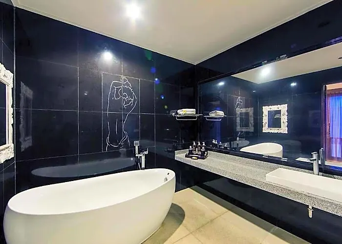 Villa Cozy 3 Bedroom Private Pool Seminyak Rev33 Petitenget (Seminyak)